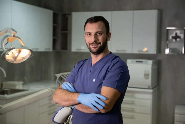 Tražite pouzdanog zubara u Sarajevu? Dr. Adnan Ademović Vam stoji rado na raspolaganju.